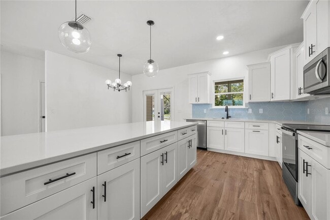 Building Photo - New Construction 3/2 in Bronson