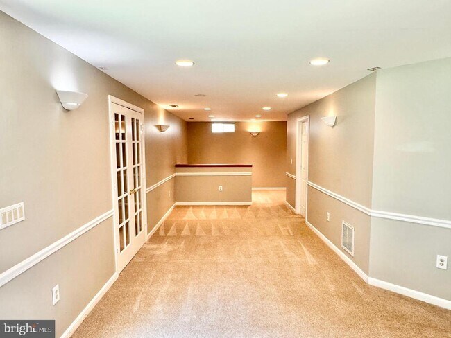 Building Photo - 16 Westchester Ct