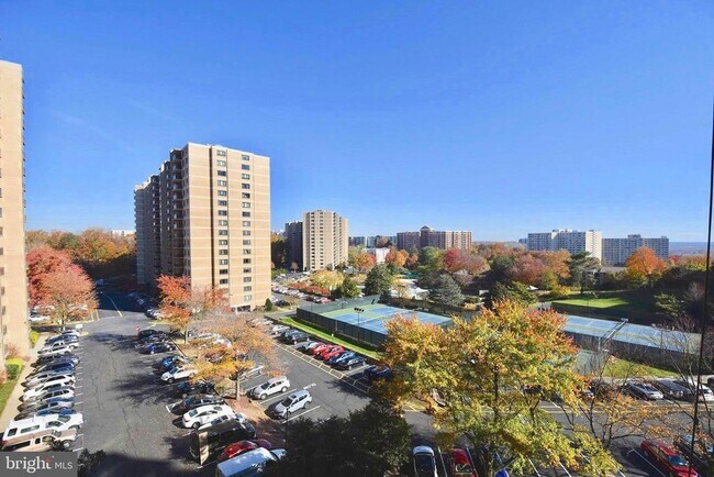 Building Photo - 307 Yoakum Pkwy