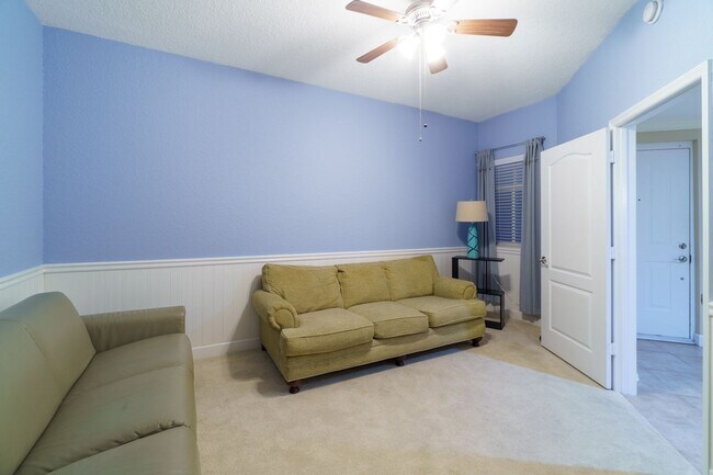 Building Photo - 3 BEDROOM TO 2 BATH SPACIOUS CONDO - HALF ...