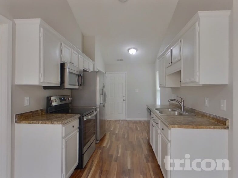 Building Photo - 11006 White Stag Dr