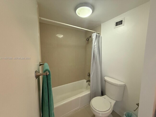 Building Photo - 100 Lincoln Rd