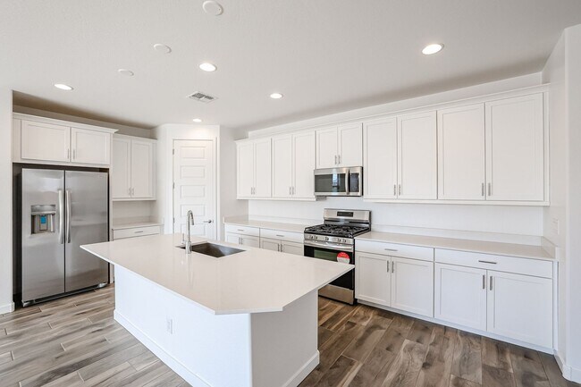 Building Photo - COMING SOON!! HOME IN TOLLESON! 4 BEDROOM 3 BATHROOMS!