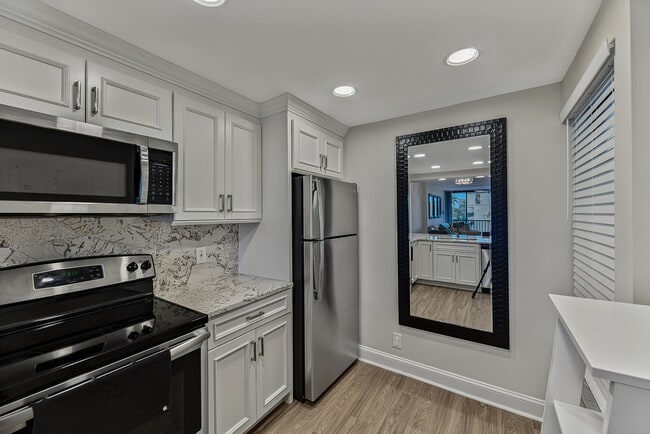 Building Photo - 4 Royal Palm Way