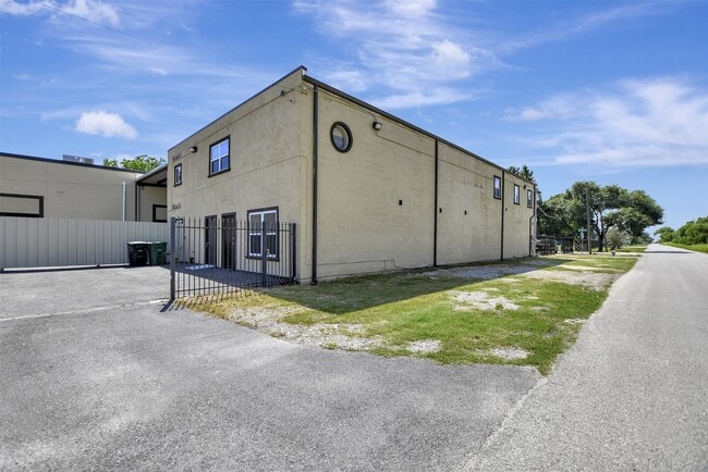 Building Photo - 7900 Lane St