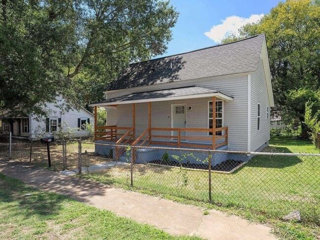 Building Photo - 32 5th Ave