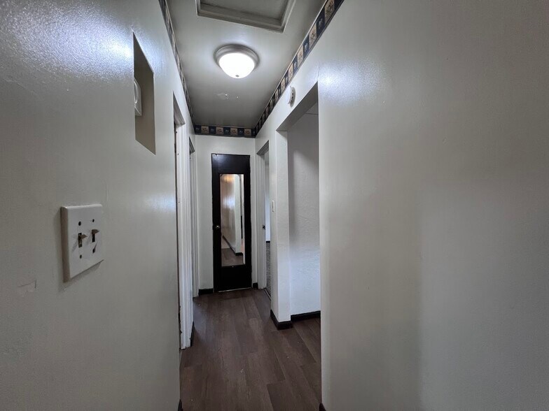 Building Photo - 609 8th St