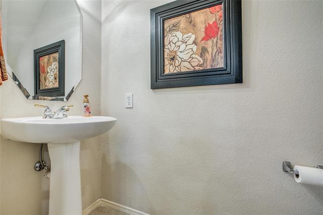 Building Photo - 11223 Still Hollow Dr