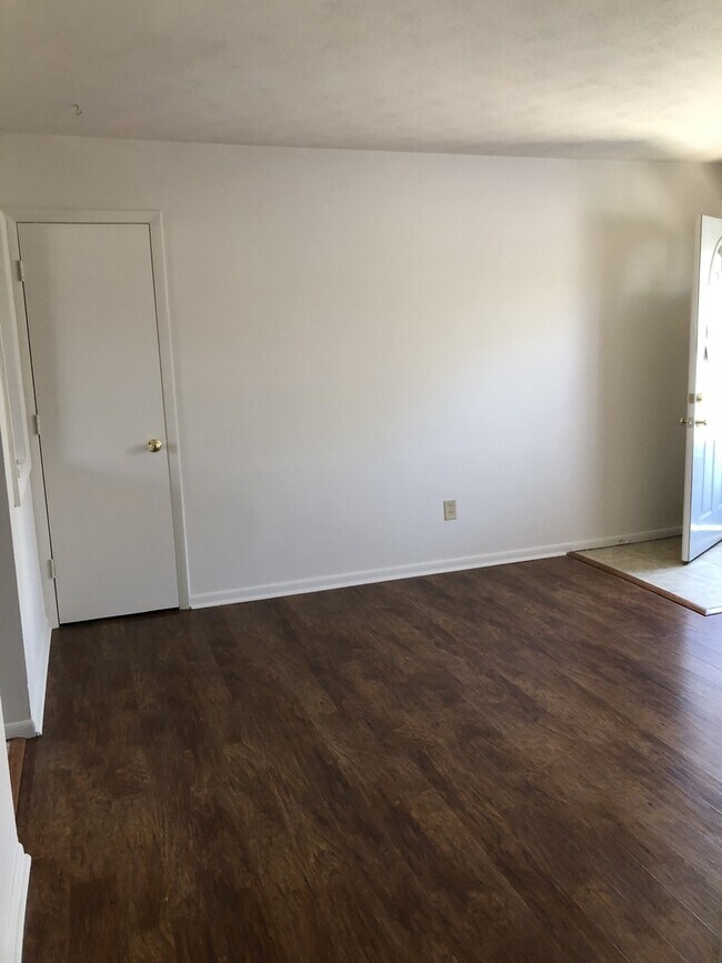 Building Photo - Two Bedroom Apartment for Rent