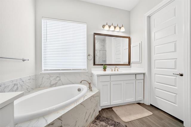 Building Photo - 525 Goose Lake Dr