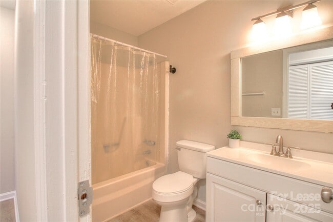 Building Photo - 1224 Sharon Dr