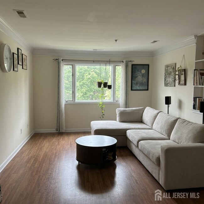 Building Photo - 1306 Sayre Dr