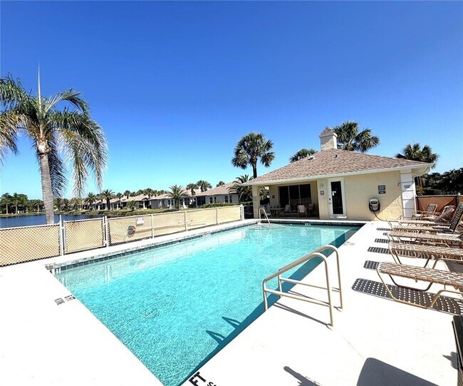 Building Photo - 1759 Fountain View Cir