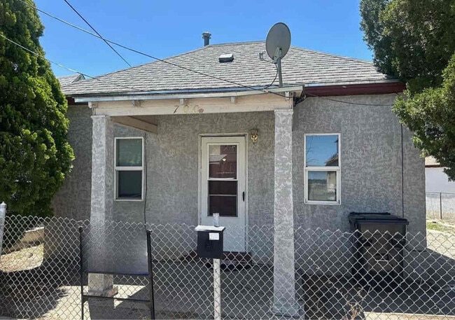 Building Photo - 700 Bellevue Pl