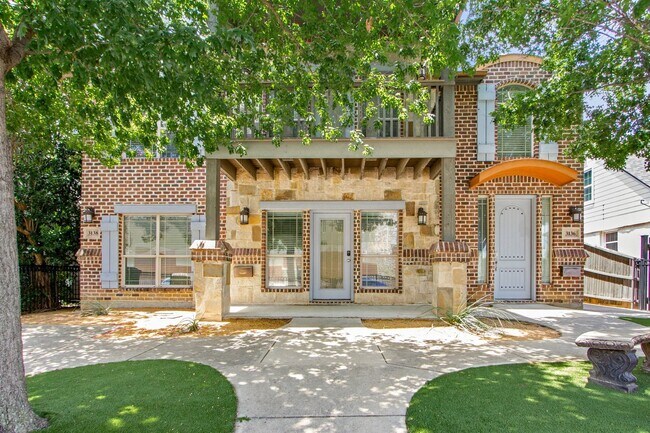 Building Photo - 3138 Rogers Ave