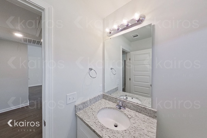 Building Photo - 203 Redwood Ct