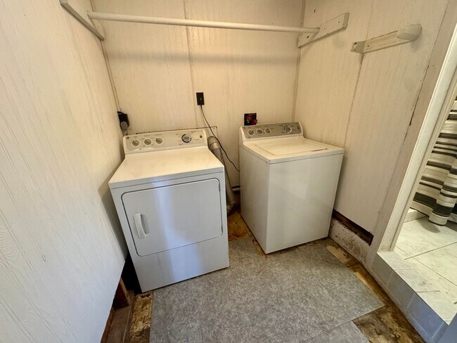 Building Photo - Under Renovation Now — Reserve This 4 Bed Home for January Move-In