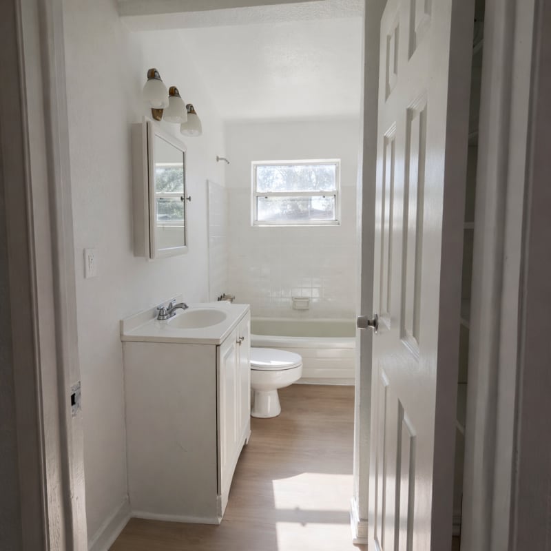 Building Photo - 640 Jasmine Rd