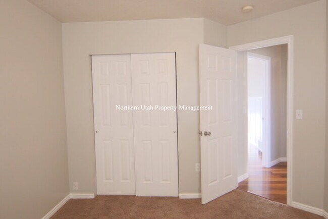 Building Photo - Amazing South Ogden Home with Everything!