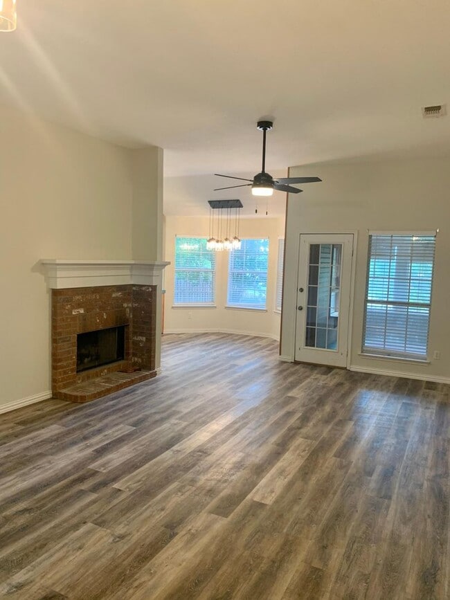 Building Photo - 1632 Whiterock Dr