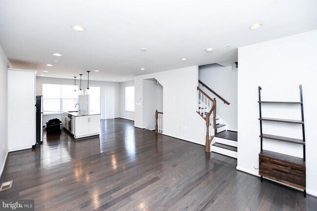 Building Photo - 608 Parkside Pl NE