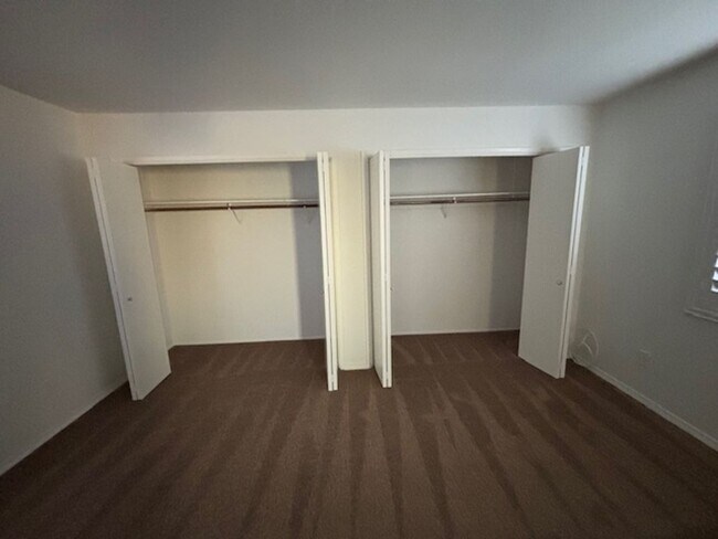 Building Photo - Very Clean Condo in Kern City!  2 Bedrooms...