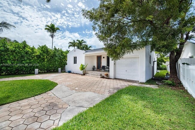 Building Photo - 2350 SW 24th St