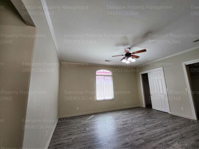 Building Photo - 4 bedroom 3 FULL bath/ 3 CAR Garage.. 2418...