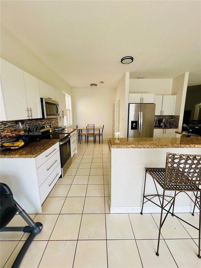 Building Photo - 4006 NE 20th St