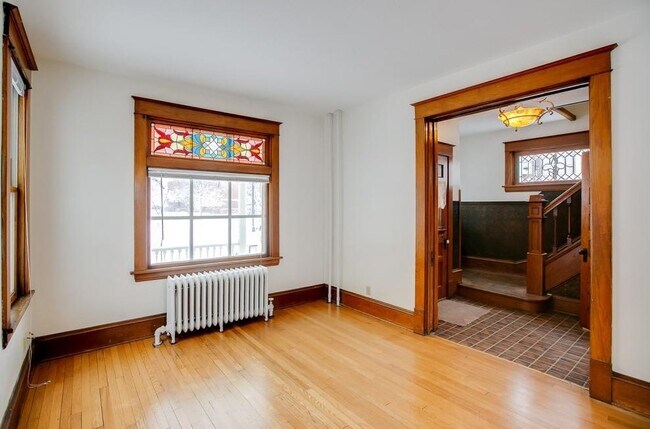 Building Photo - 807 Snelling Ave N