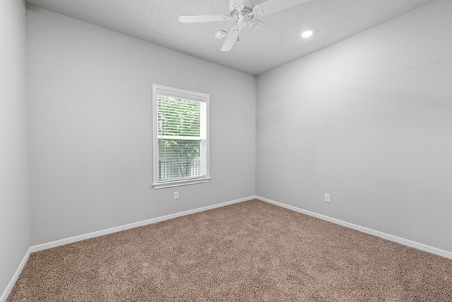 Building Photo - 1326 Prairie Dr