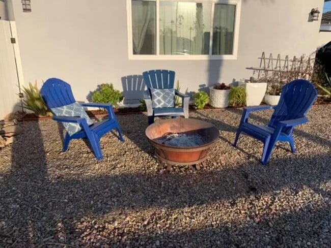 Building Photo - 1461 East Ln