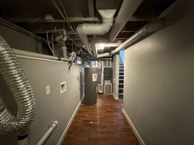 Building Photo - 1137 Pando Ave