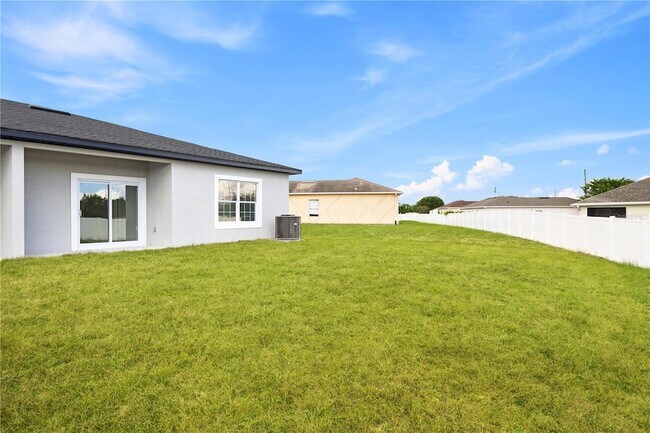 Building Photo - 716 Desmoines Dr