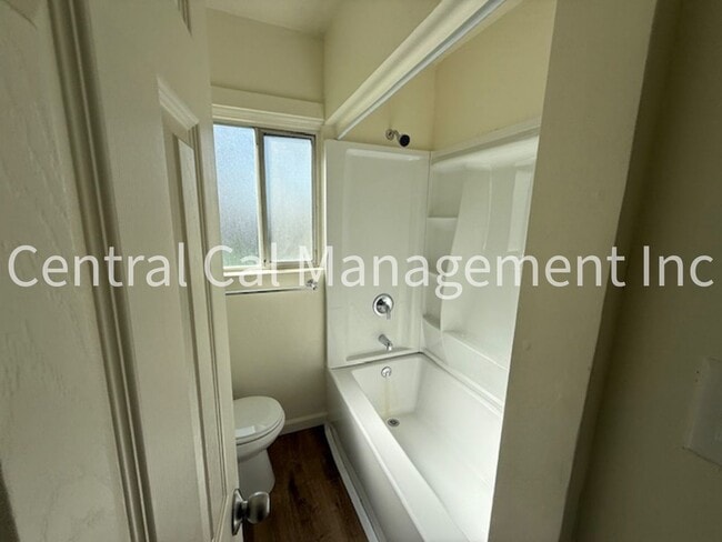 Building Photo - 517-521 Sycamore Ave