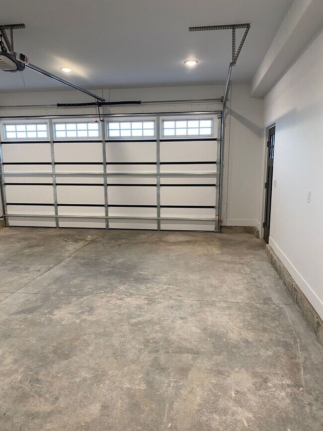 Building Photo - Driggs Stone Peak Subdivision - 3 bedroom / 2.5 bath w/ garage