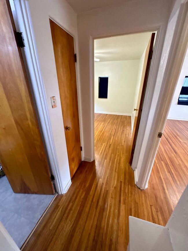 Building Photo - Charming 2 Bed 1 Bath in Beechview!