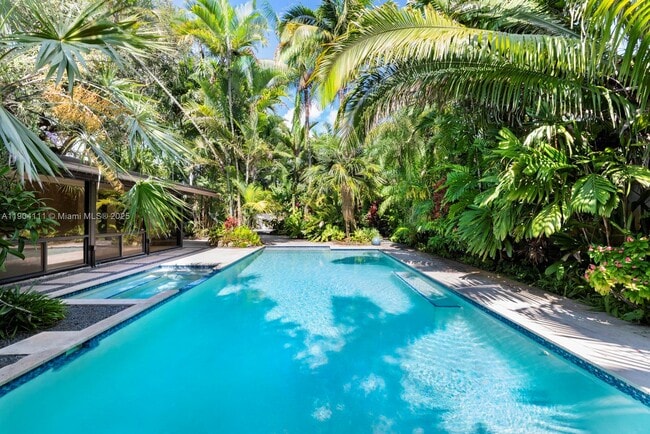 Building Photo - 1107 NE 118th St