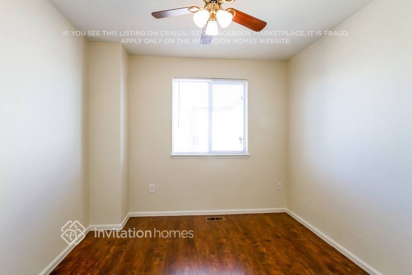 Building Photo - 4992 N Silverlace Dr