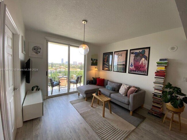 Building Photo - 3500 Coral Wy