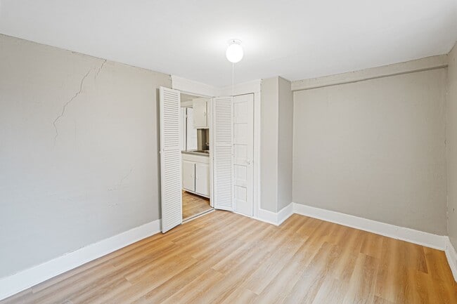 Building Photo - 10 1/2 Ellsworth St