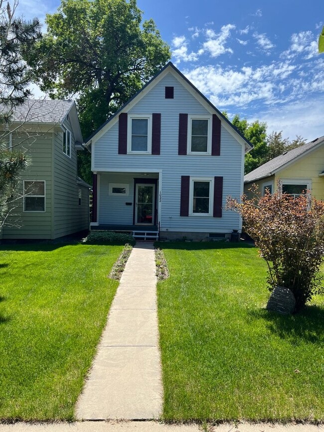 Primary Photo - Cute & Cozy Home