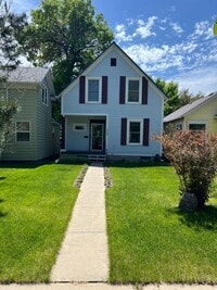 Building Photo - Cute & Cozy Home