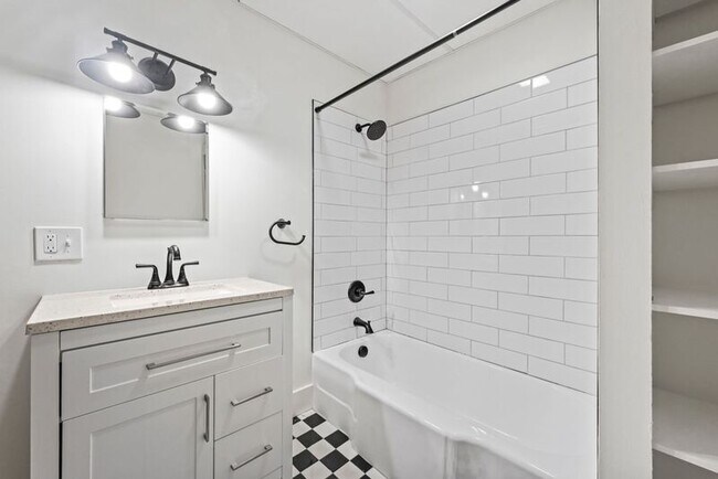 Building Photo - 33 Franklin St