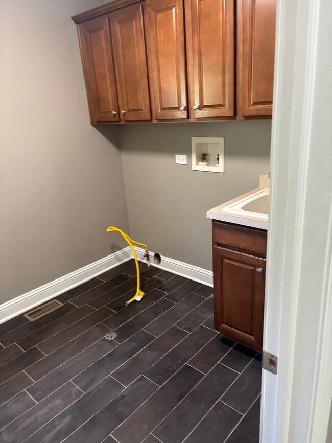 Building Photo - 40 Mischa Ct