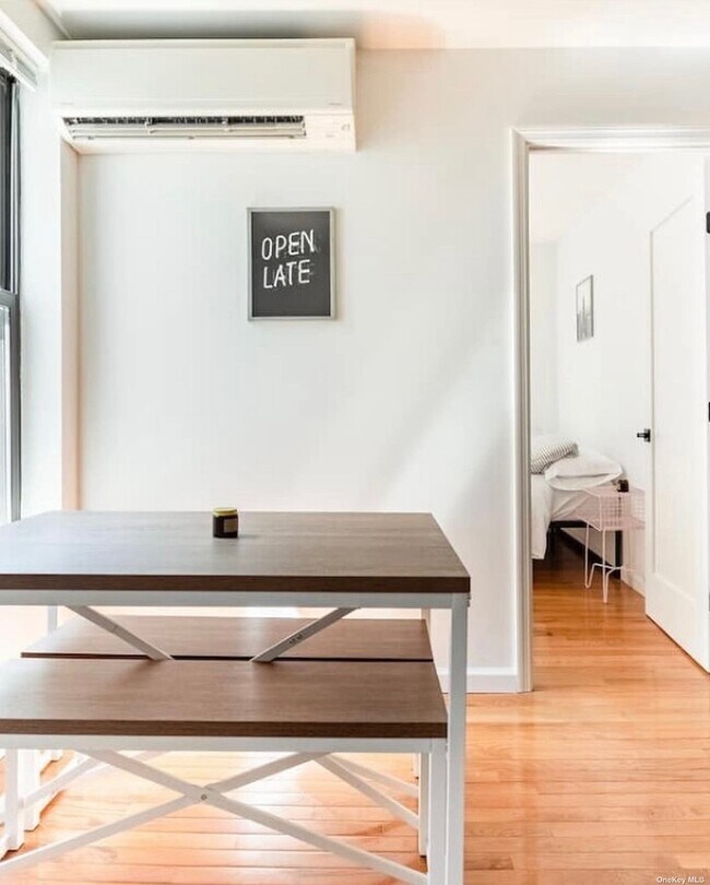 Building Photo - 24 Hinsdale St