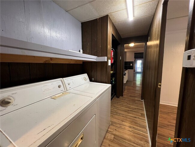 Building Photo - 144 Deer Ln
