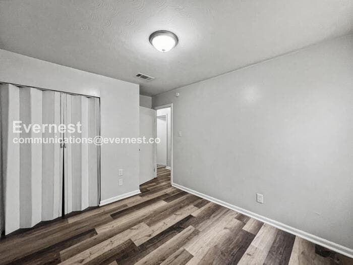 Building Photo - 4620 Sunnybrook St