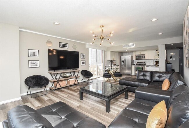 Building Photo - 2016 Main St