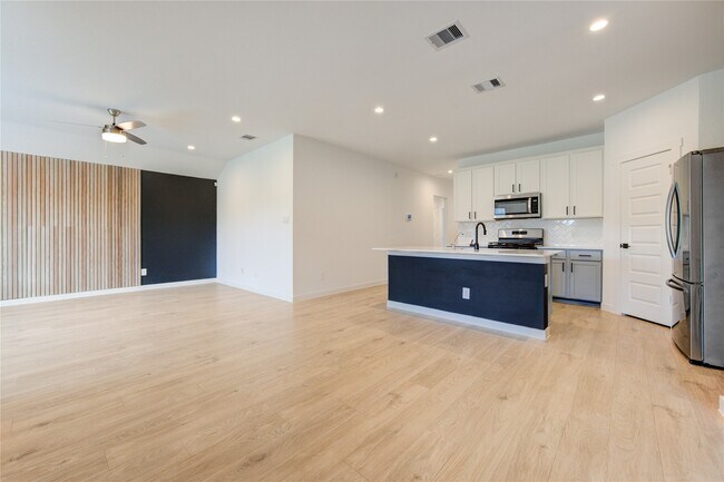 Building Photo - 29910 Ousel Falls Ln